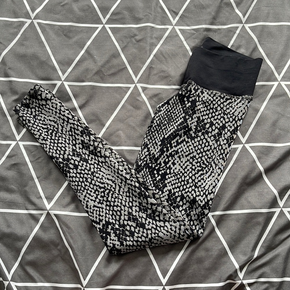 Black and Grey Snake Print Leggings